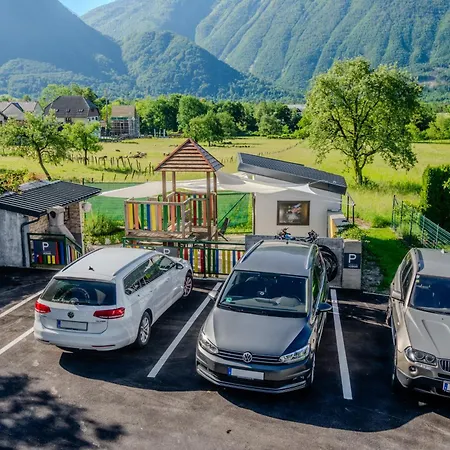 Hosnar, Apartma Time Out بوويتش