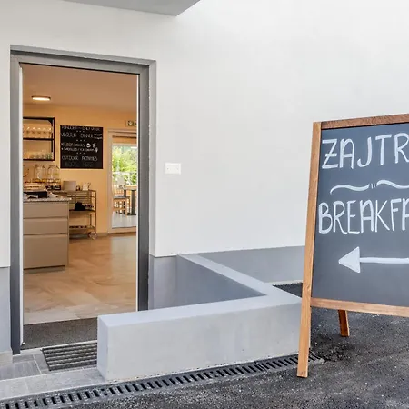 Hosnar, Apartma Time Out Apartment