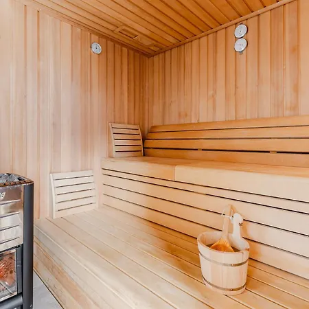 Hosnar, Apartma Time Out