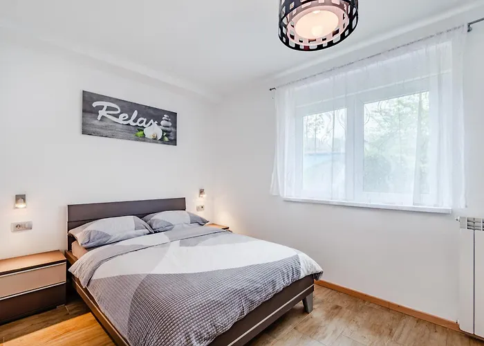 Hosnar, Apartma Time Out דירה