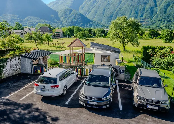 Hosnar, Apartma Time Out בובק