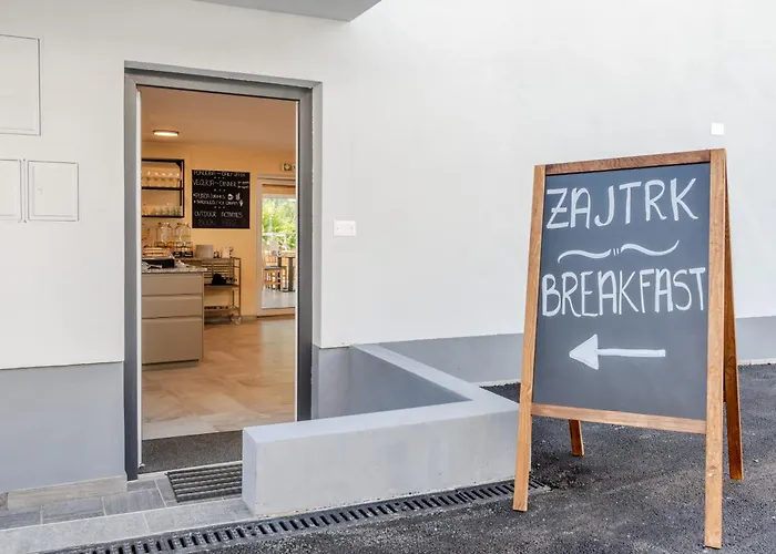 Hosnar, Apartma Time Out דירה