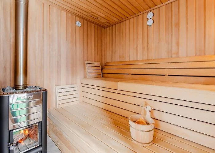 Hosnar, Apartma Time Out